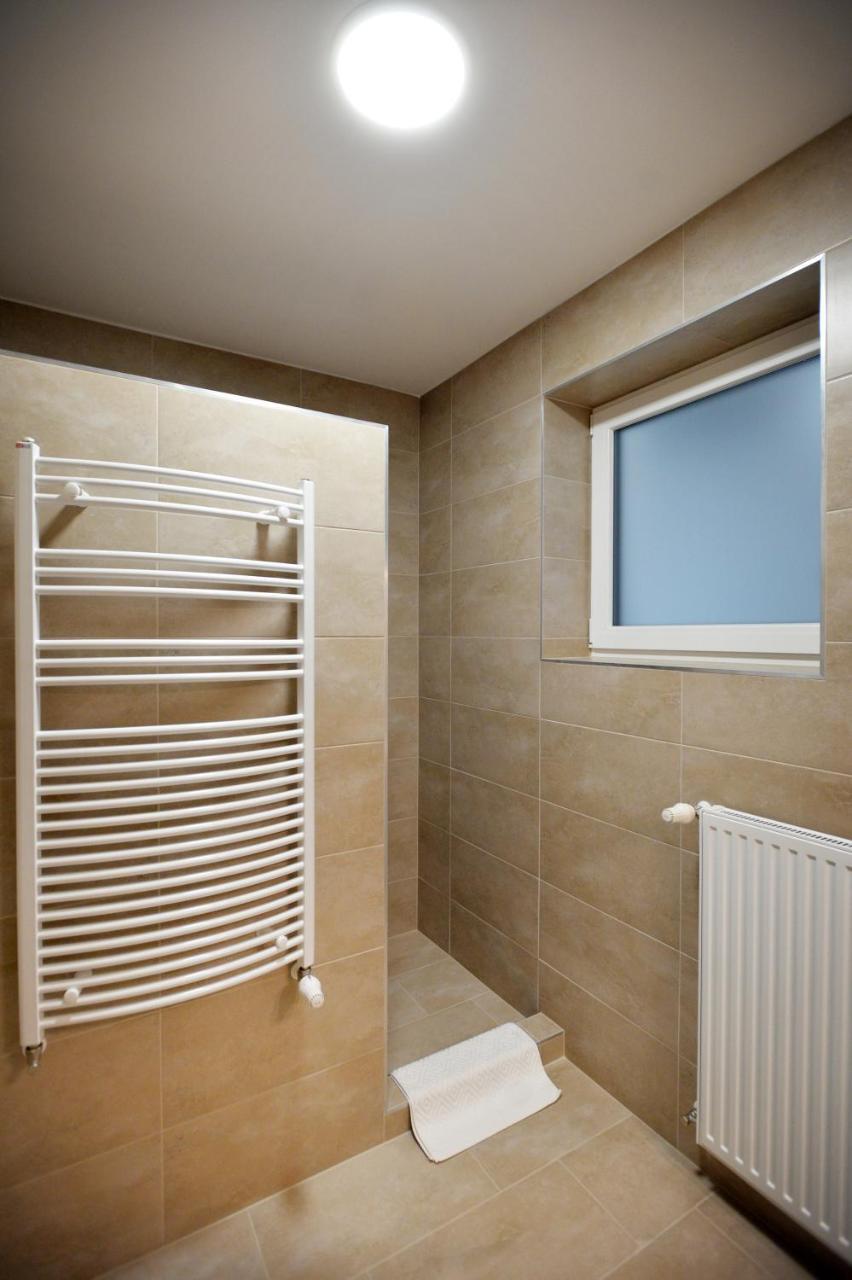 One Luxury Suites Eger Buitenkant foto