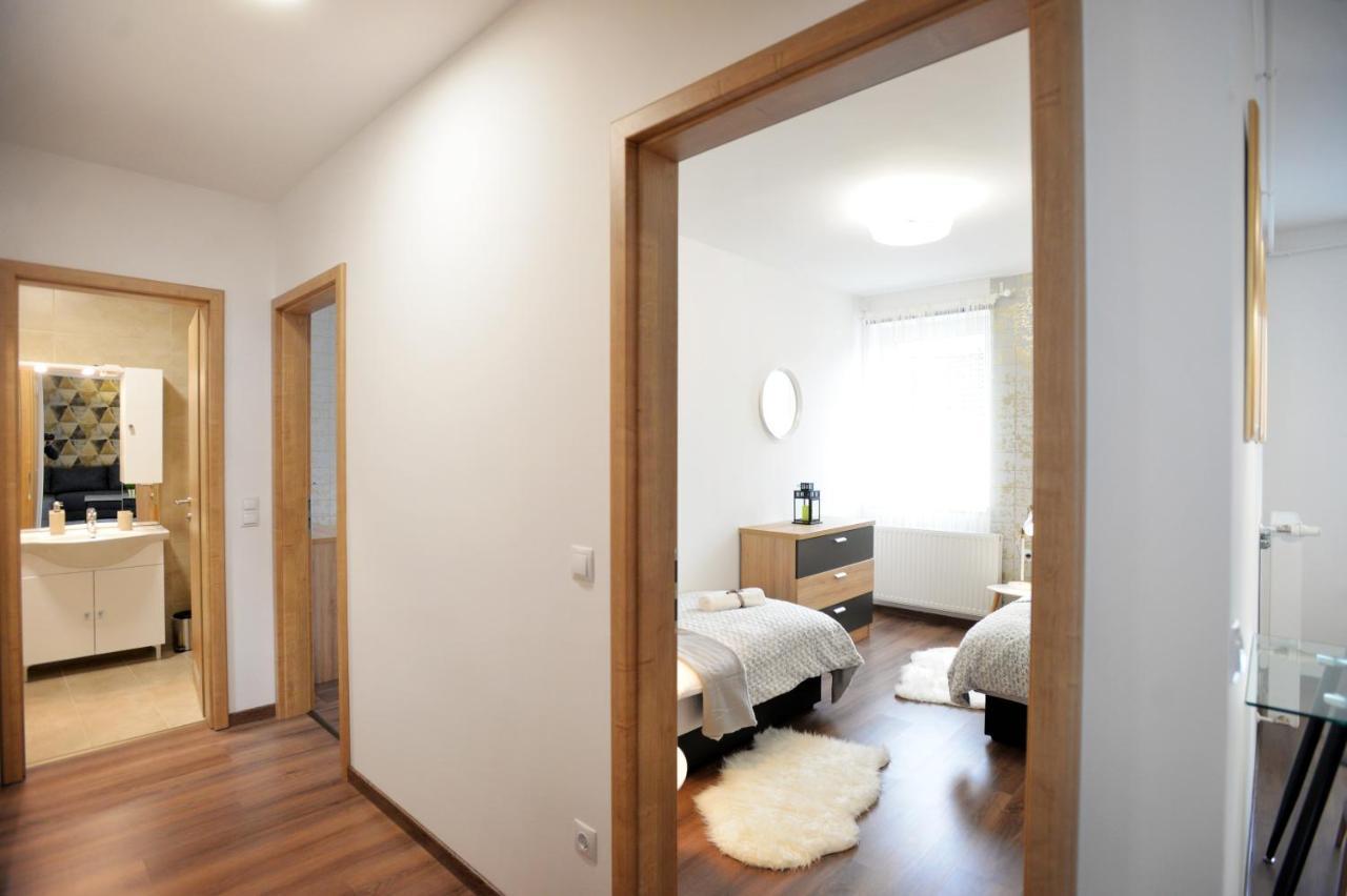 One Luxury Suites Eger Buitenkant foto