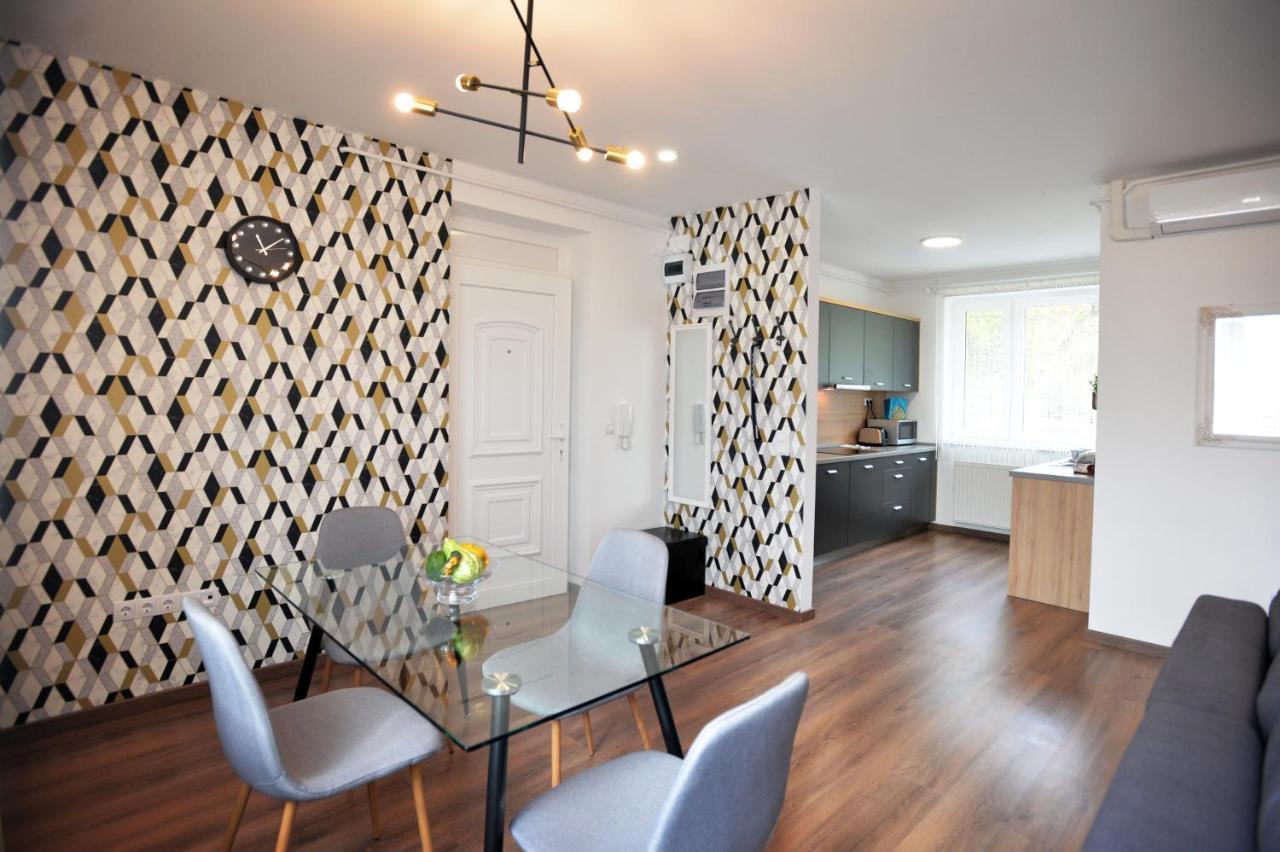 One Luxury Suites Eger Buitenkant foto