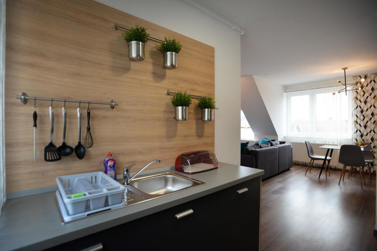 One Luxury Suites Eger Buitenkant foto