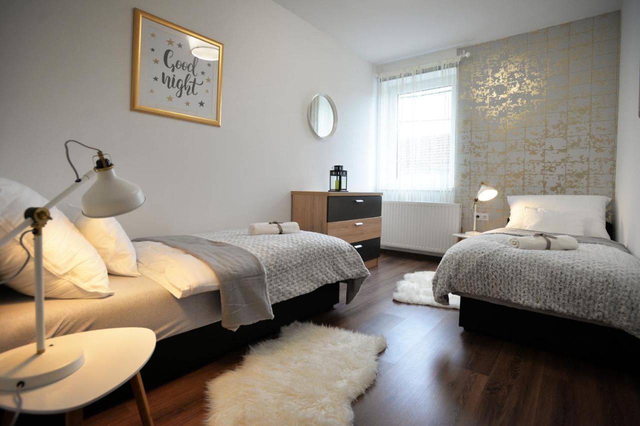 One Luxury Suites Eger Buitenkant foto