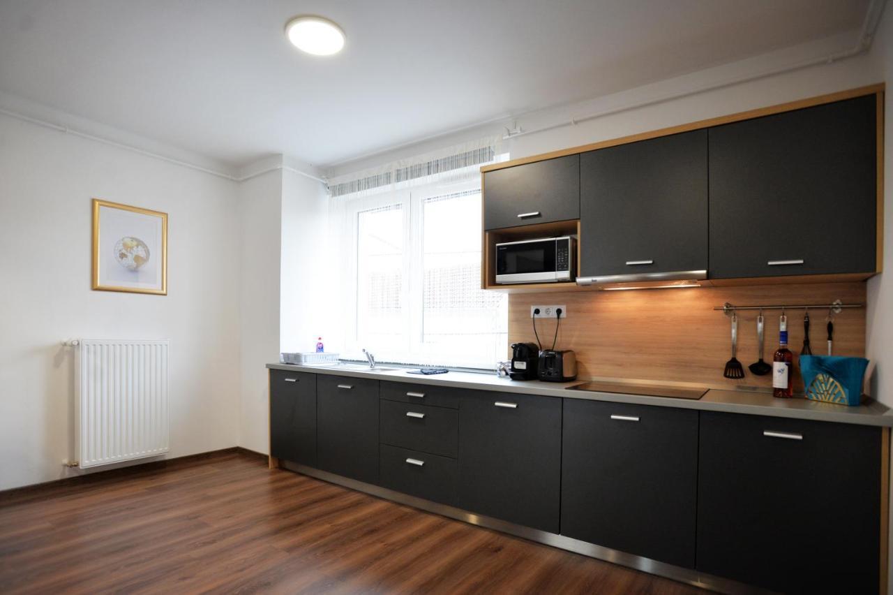 One Luxury Suites Eger Buitenkant foto