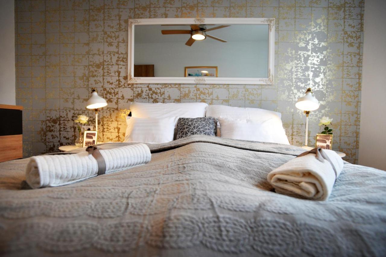 One Luxury Suites Eger Buitenkant foto