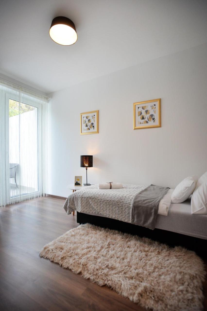 One Luxury Suites Eger Buitenkant foto