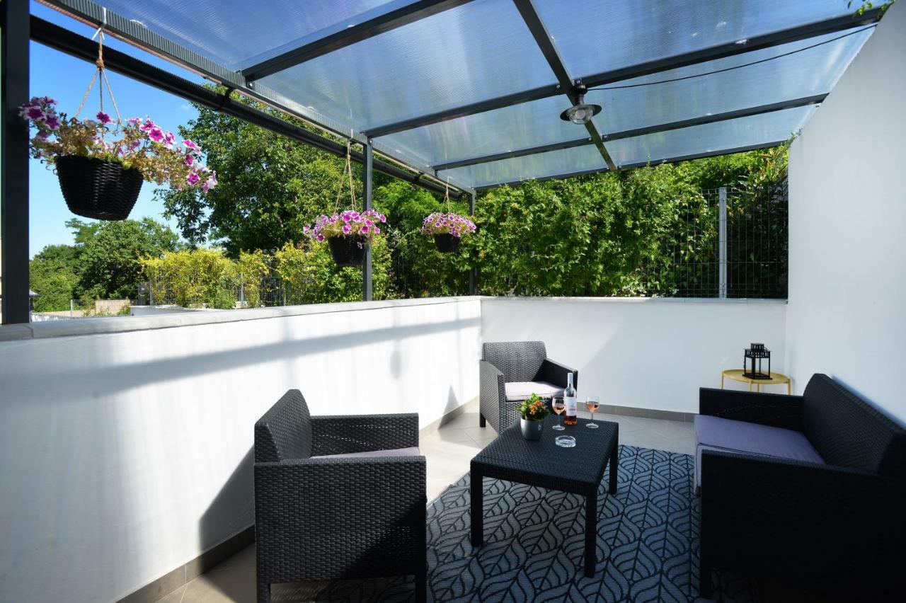 One Luxury Suites Eger Buitenkant foto