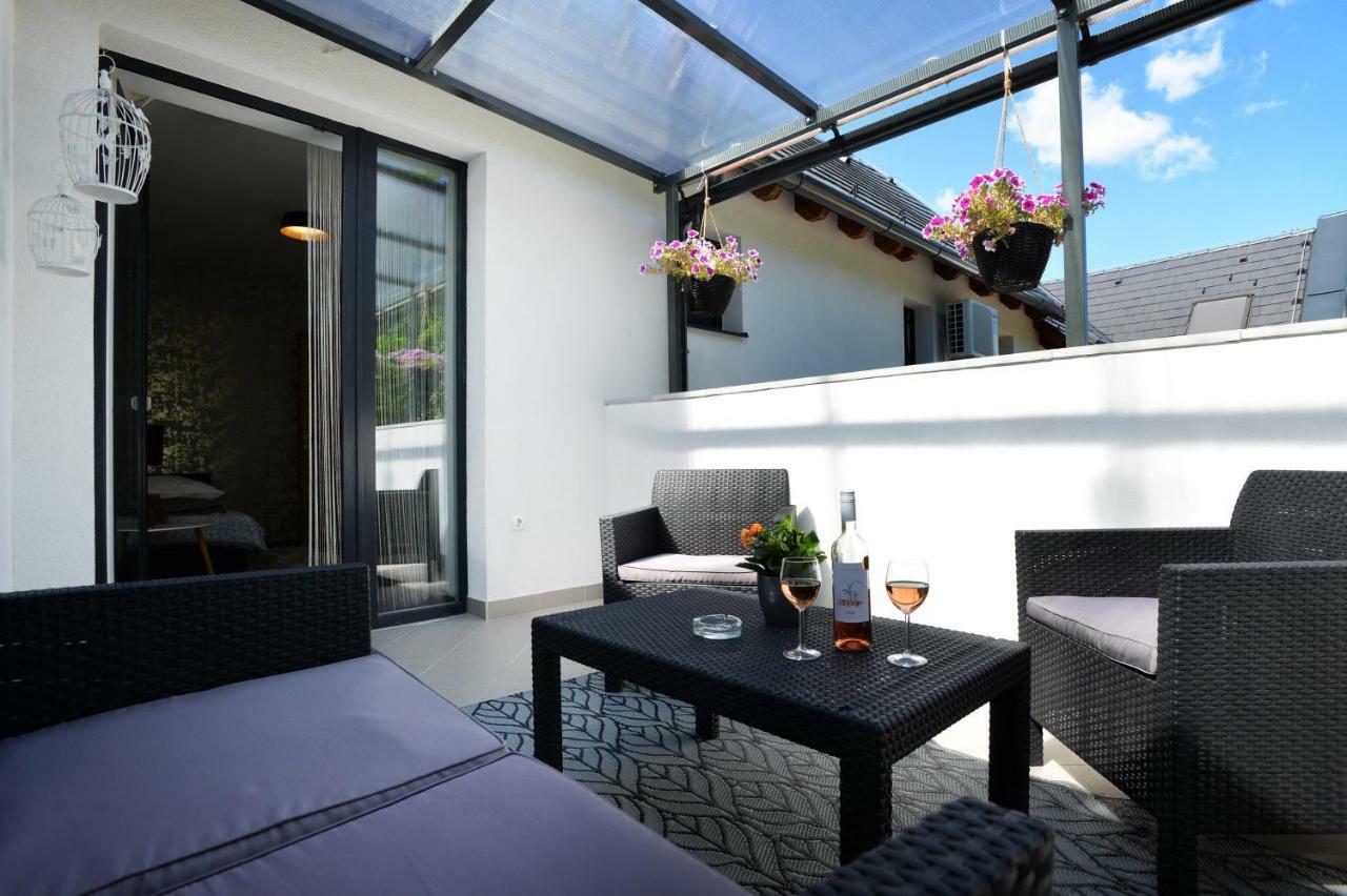 One Luxury Suites Eger Buitenkant foto