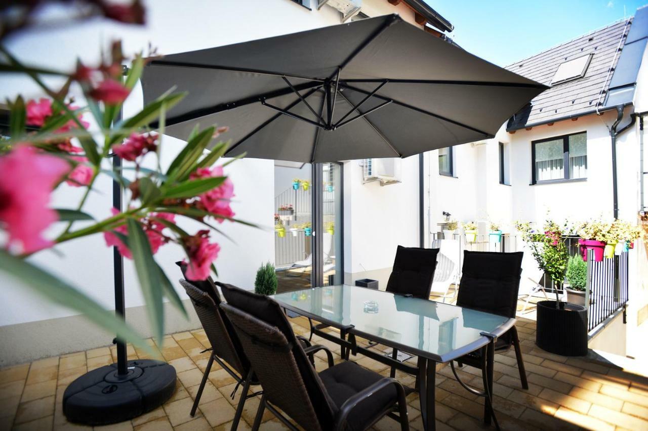 One Luxury Suites Eger Buitenkant foto